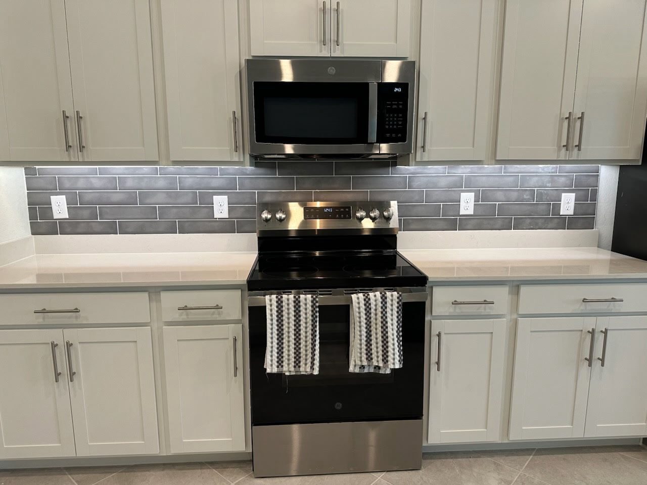 Kitchen subway tile backsplash with under-cabinet lighting